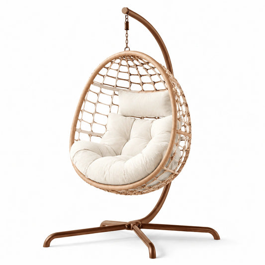 Sedia sospesa in metallo e rattan con cuscini crema